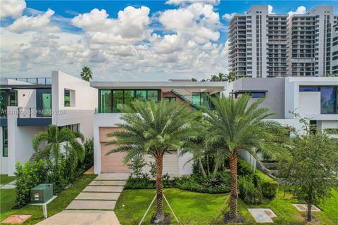 Photo of 1092 N Venetian Dr, Miami, FL 33139 (MLS # A12018036)