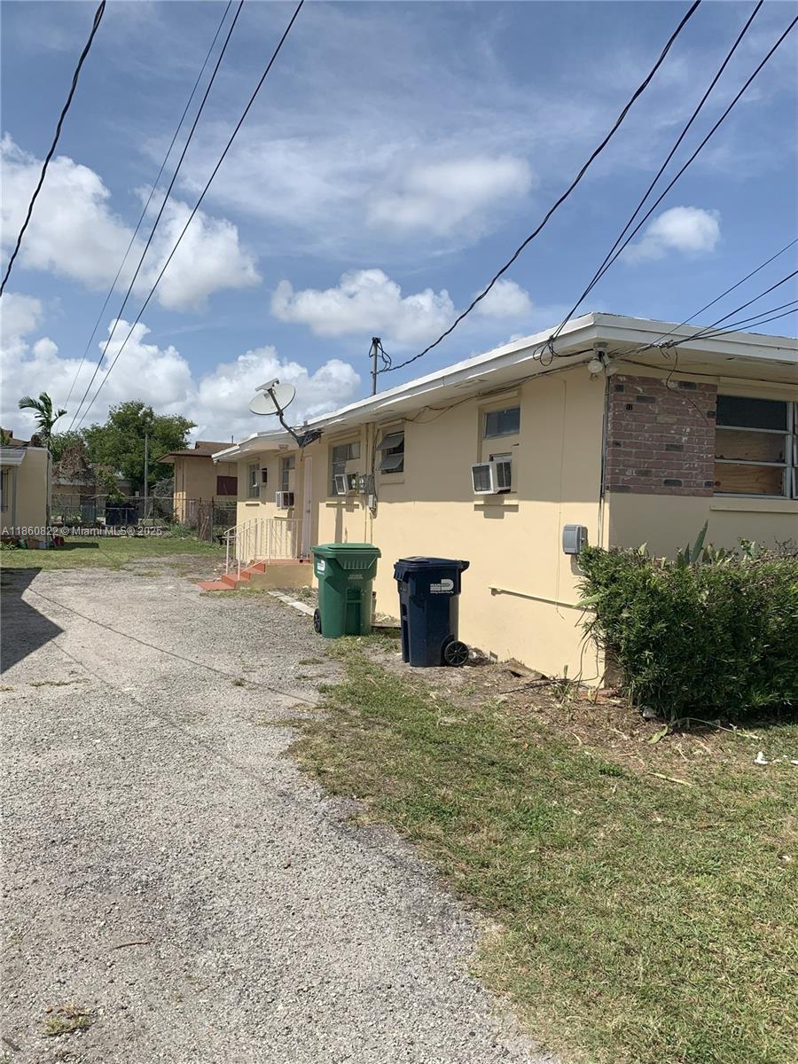 Move-In Specials available! 2-bedroom 1-bathroom Duplex with water included and plenty of parking. Easy to show with Rapid Approvals! All Housing Vouchers are welcome!