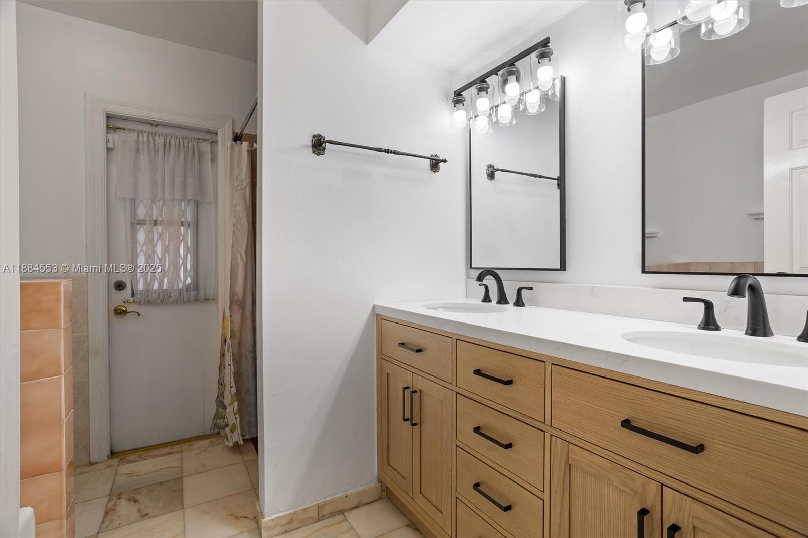 JACARANDA VILLAS - Residential Lease