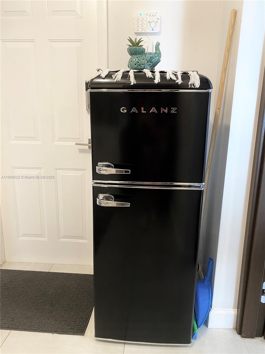 SHADOWLAWN - Residential Lease