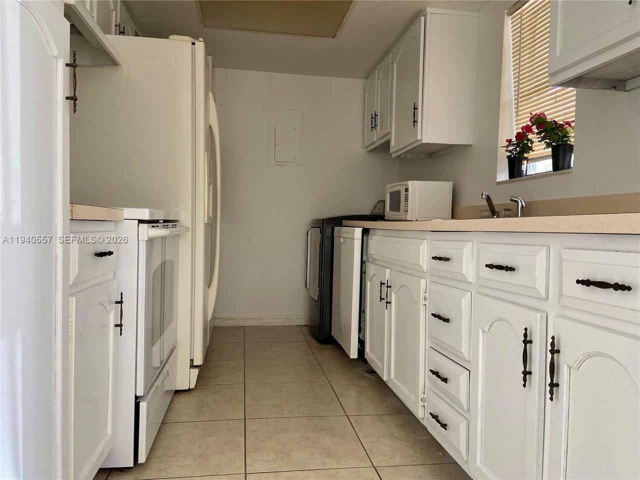 LEMON TREE CONDOMINIUMS - Residential