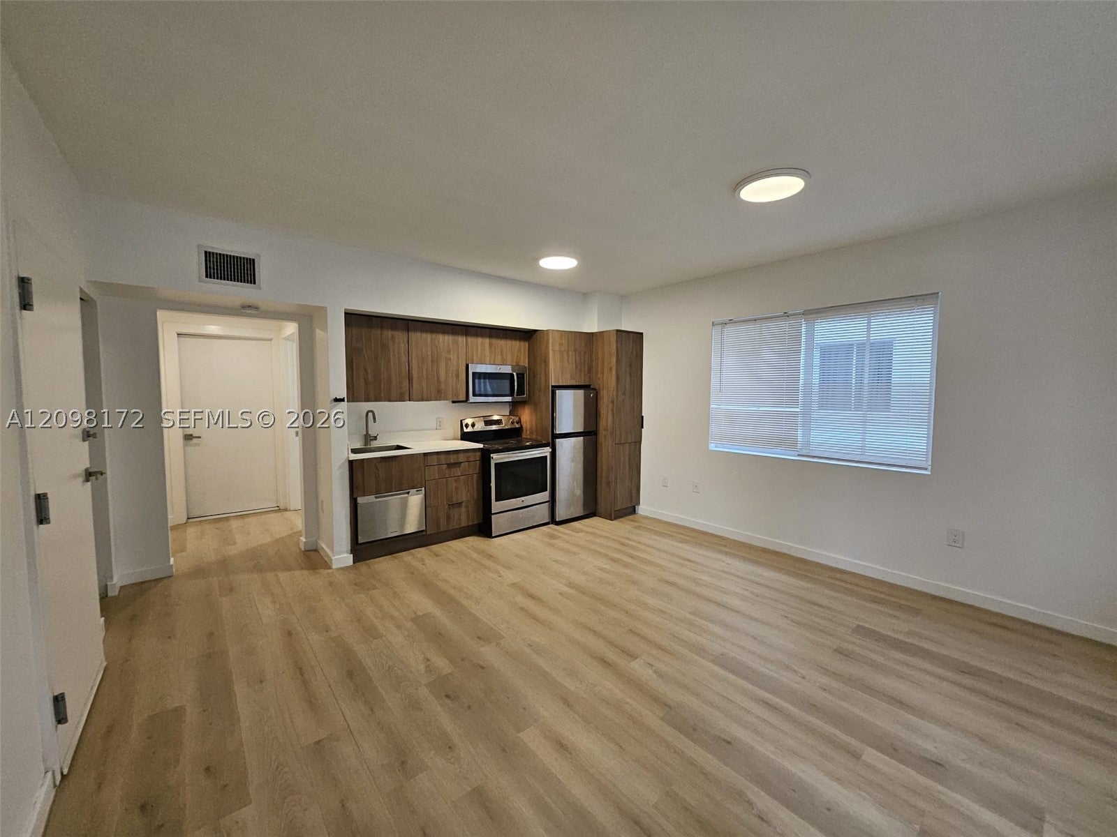 557 Michigan Ave 211+Parking