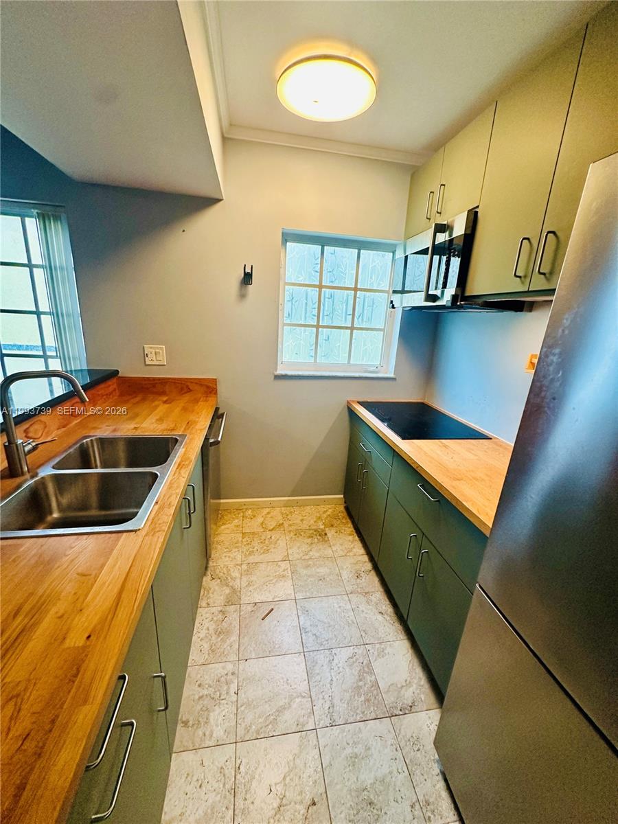 EUCLID 600 CONDO - Residential Lease