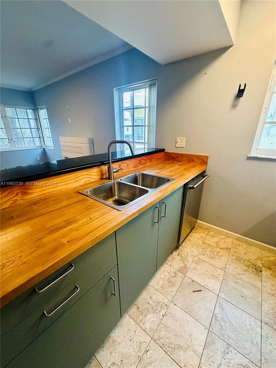 EUCLID 600 CONDO - Residential Lease