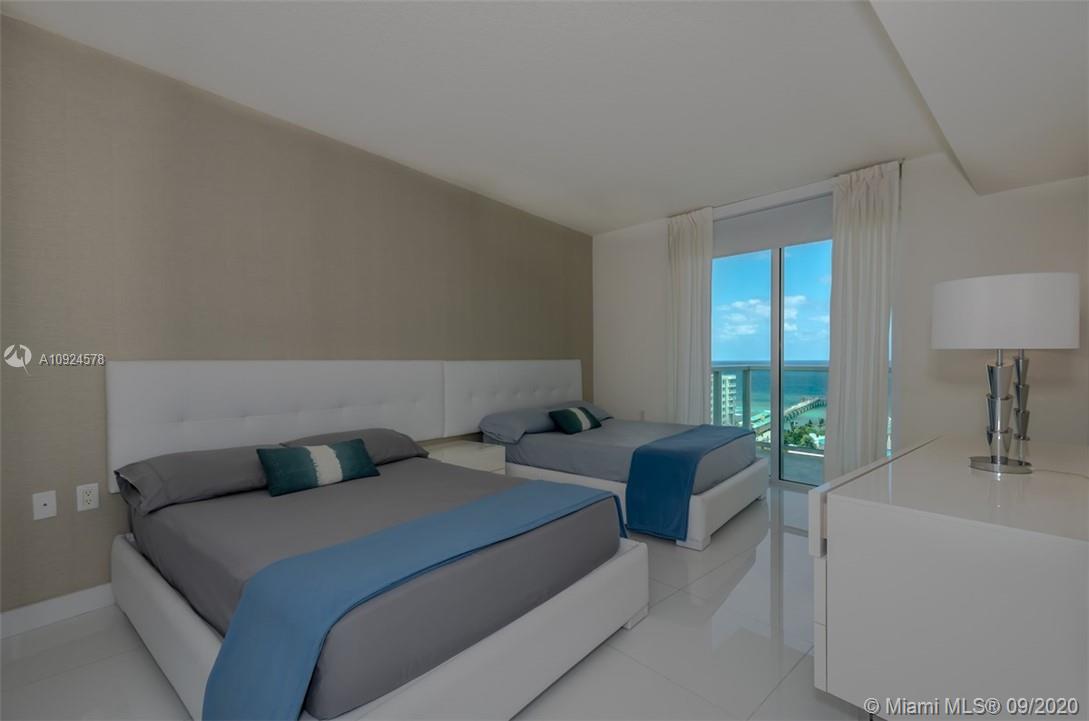 ST TROPEZ ON THE BAY - Residential