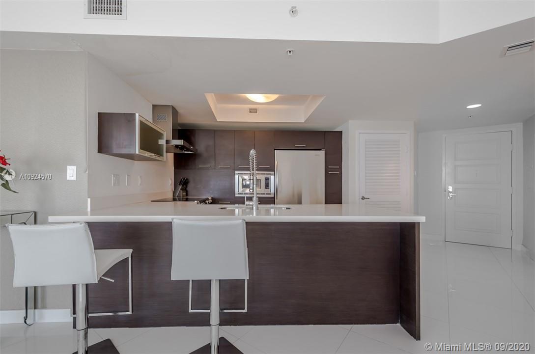 ST TROPEZ ON THE BAY - Residential