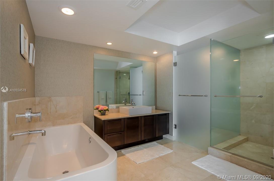 ST TROPEZ ON THE BAY - Residential