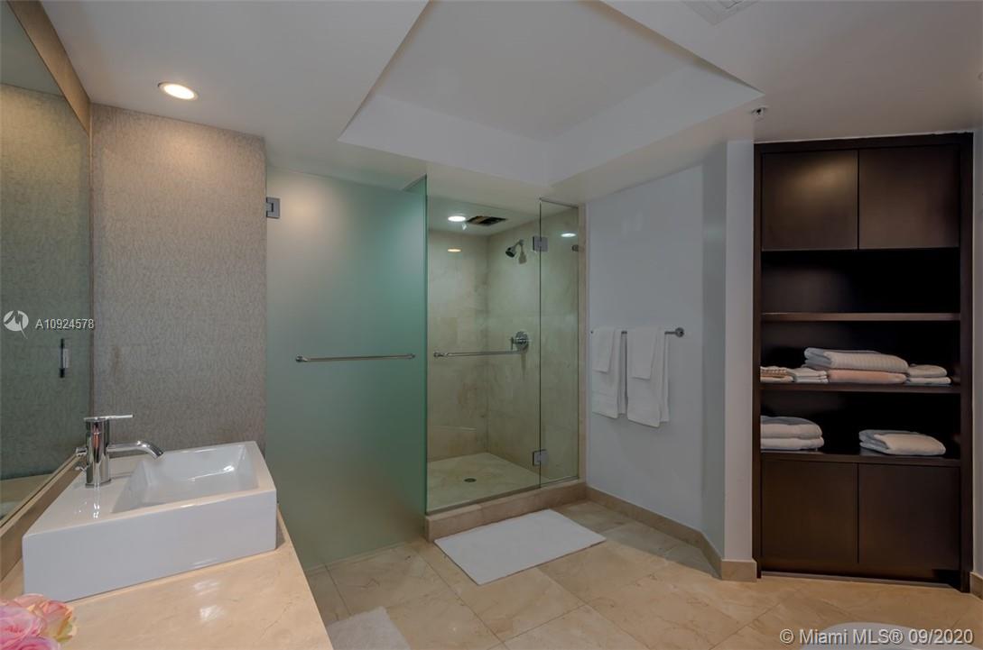 ST TROPEZ ON THE BAY - Residential