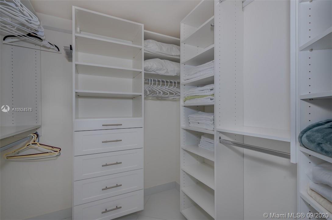 ST TROPEZ ON THE BAY - Residential