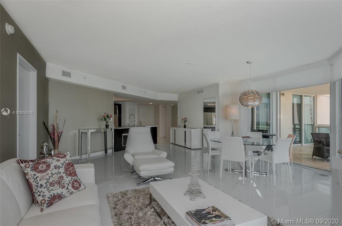 ST TROPEZ ON THE BAY - Residential