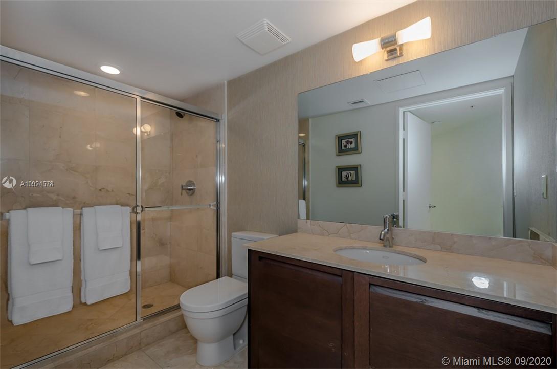 ST TROPEZ ON THE BAY - Residential