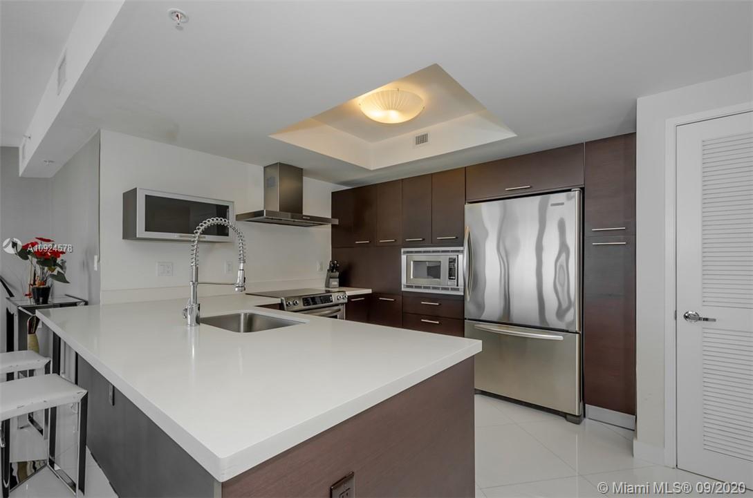 ST TROPEZ ON THE BAY - Residential