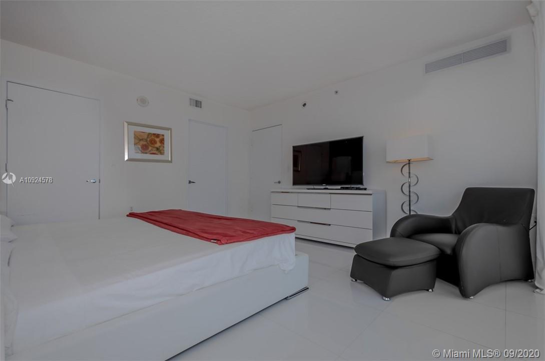 ST TROPEZ ON THE BAY - Residential