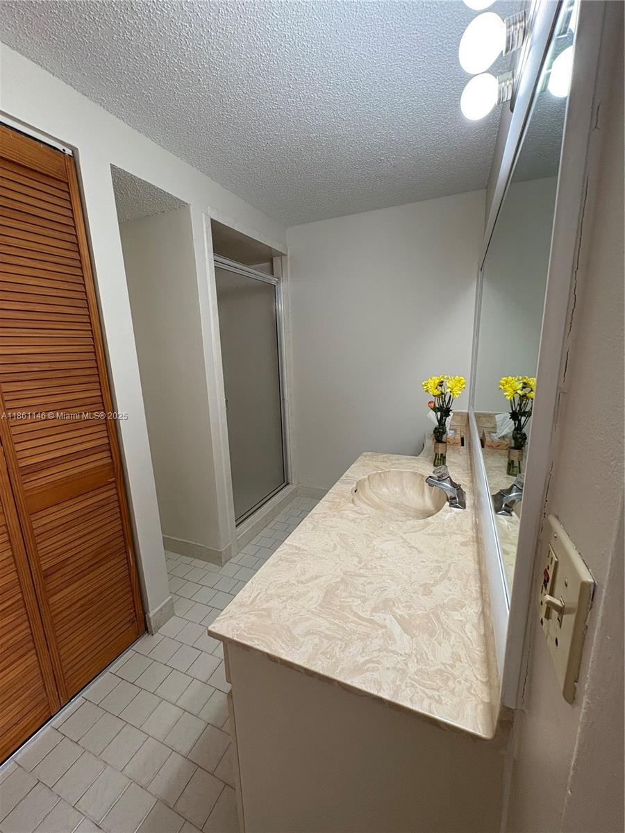 HOST CROSSINGS - Residential Lease