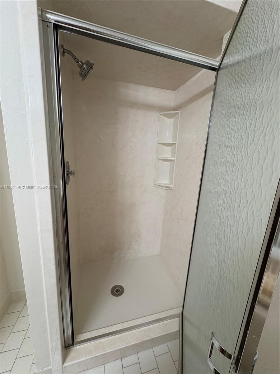 HOST CROSSINGS - Residential Lease