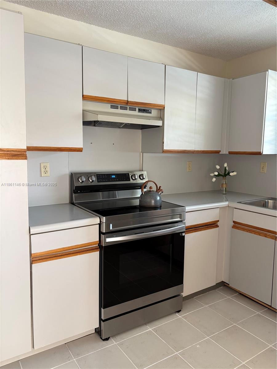 HOST CROSSINGS - Residential Lease