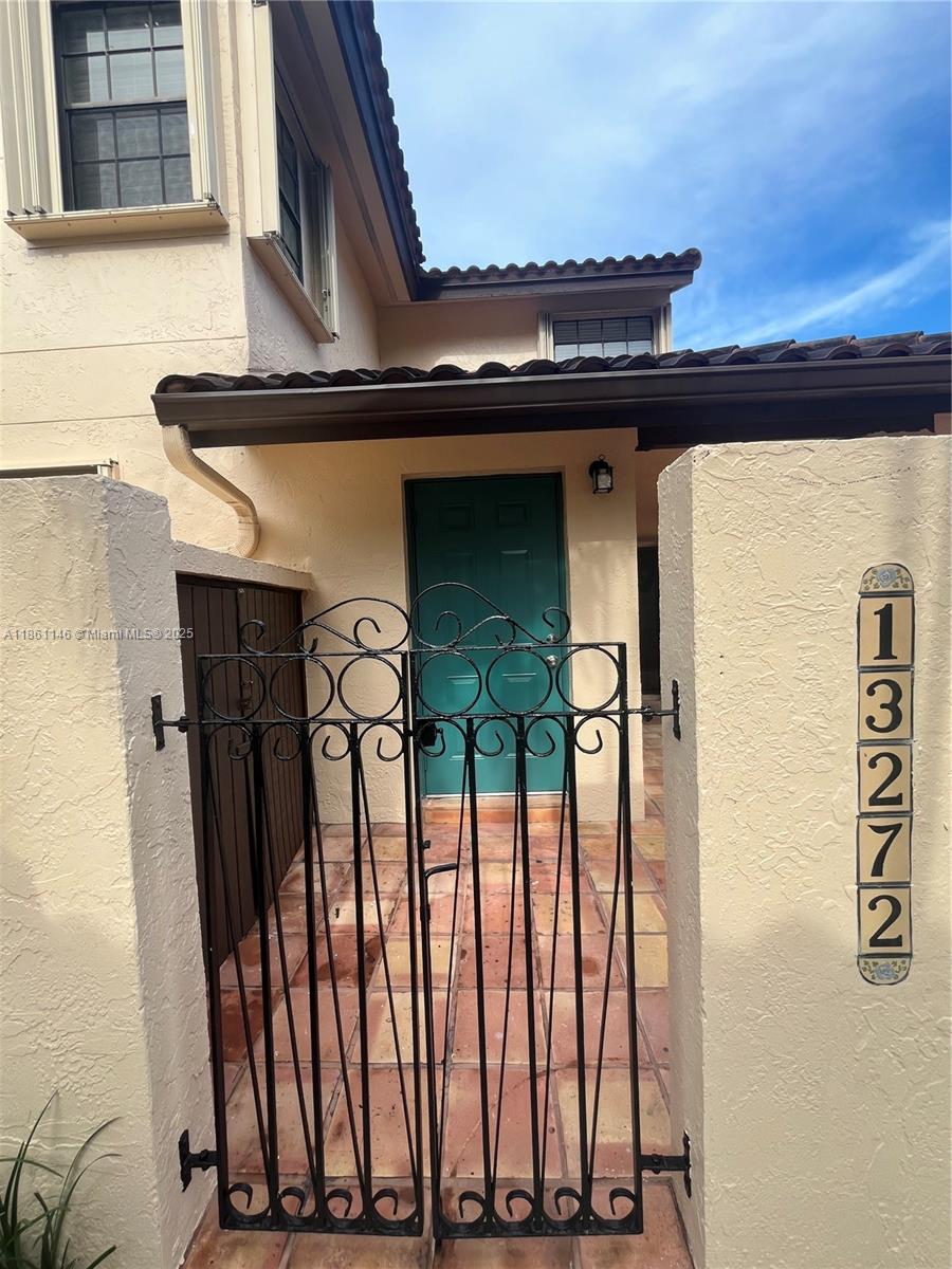 HOST CROSSINGS - Residential Lease