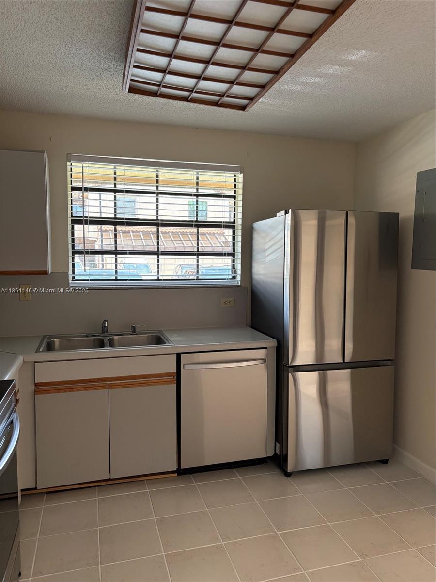 HOST CROSSINGS - Residential Lease