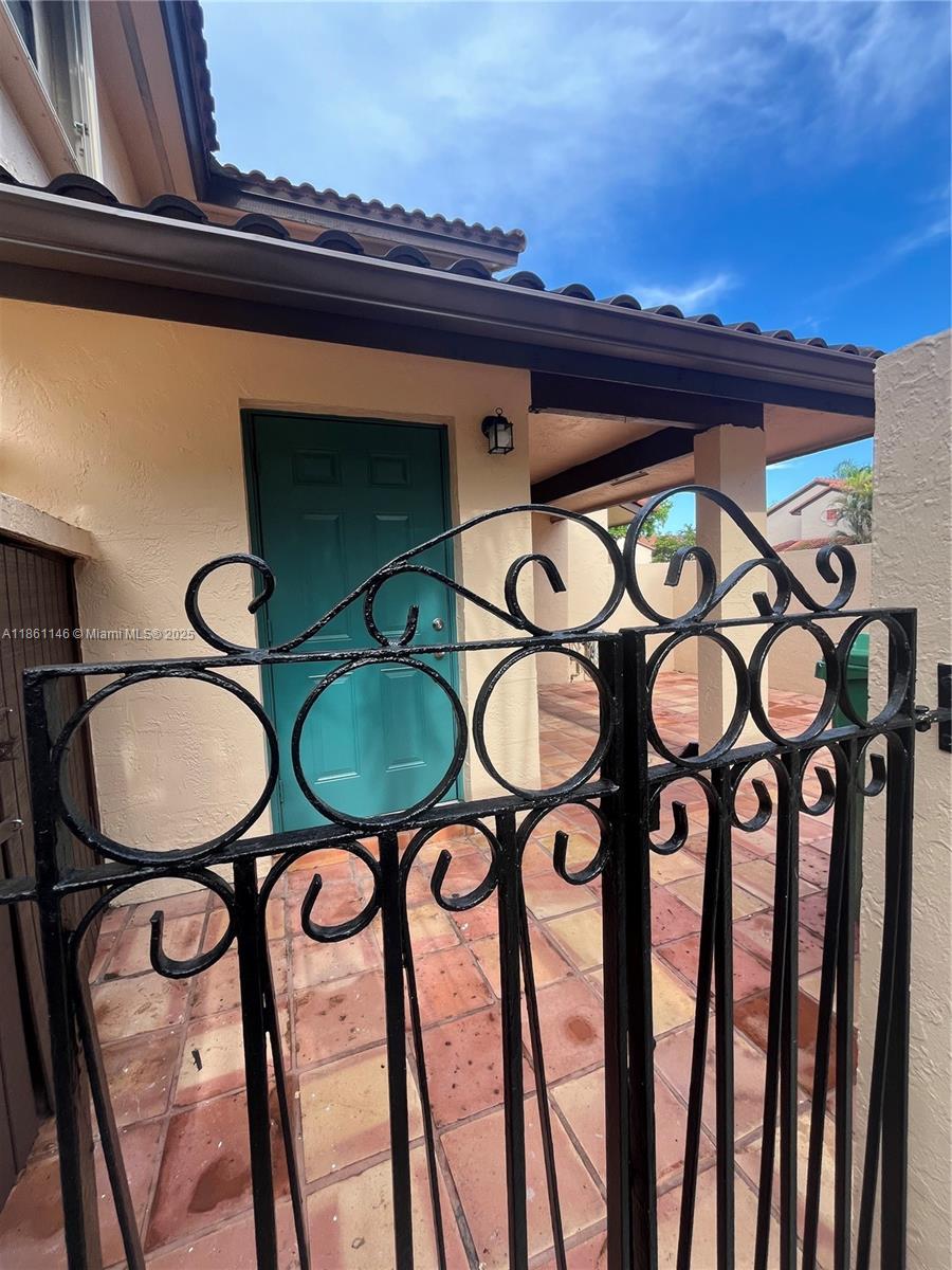 HOST CROSSINGS - Residential Lease