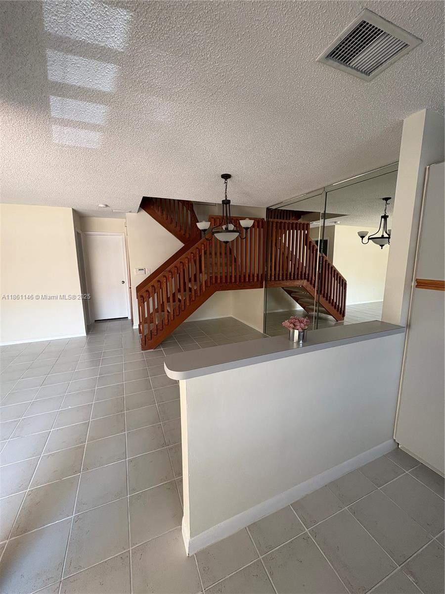 HOST CROSSINGS - Residential Lease