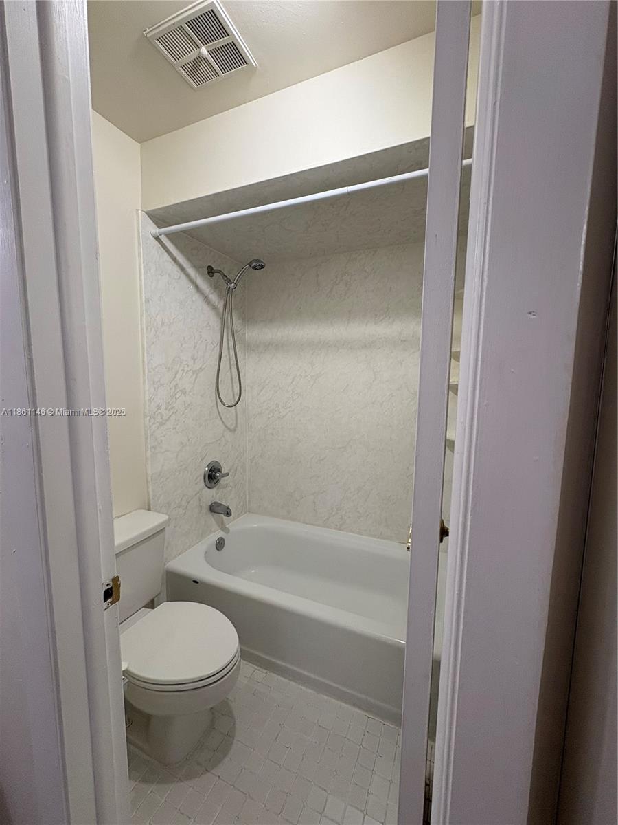 HOST CROSSINGS - Residential Lease