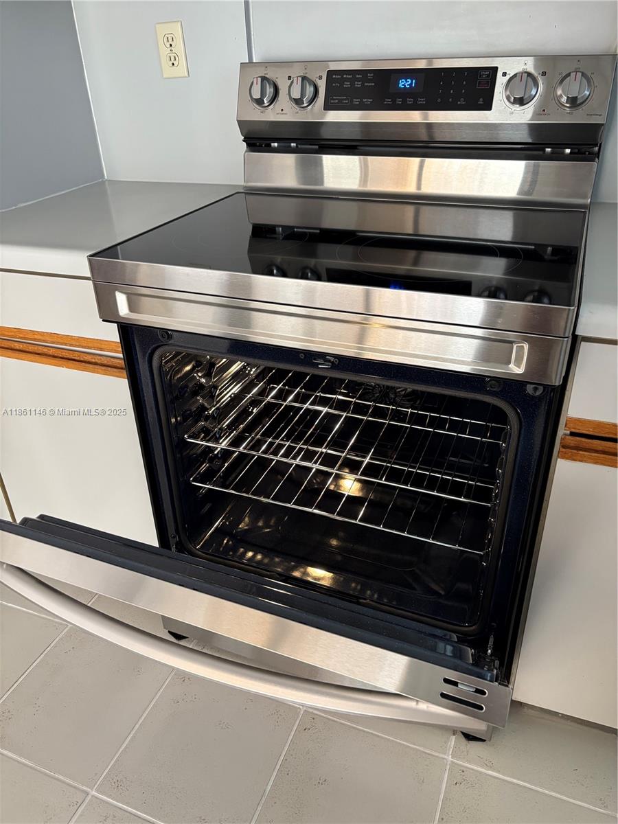 HOST CROSSINGS - Residential Lease