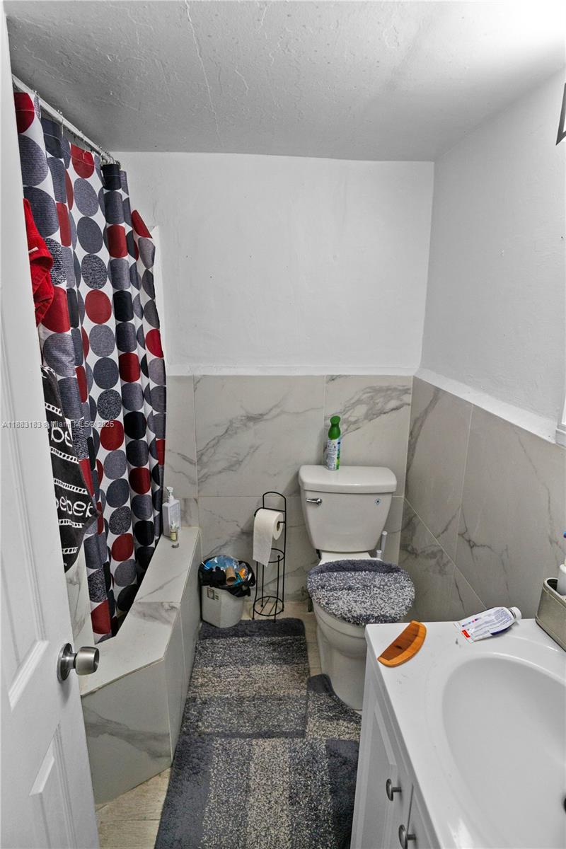 HOLLYWOOD BEACH GARDENS - Residential Income