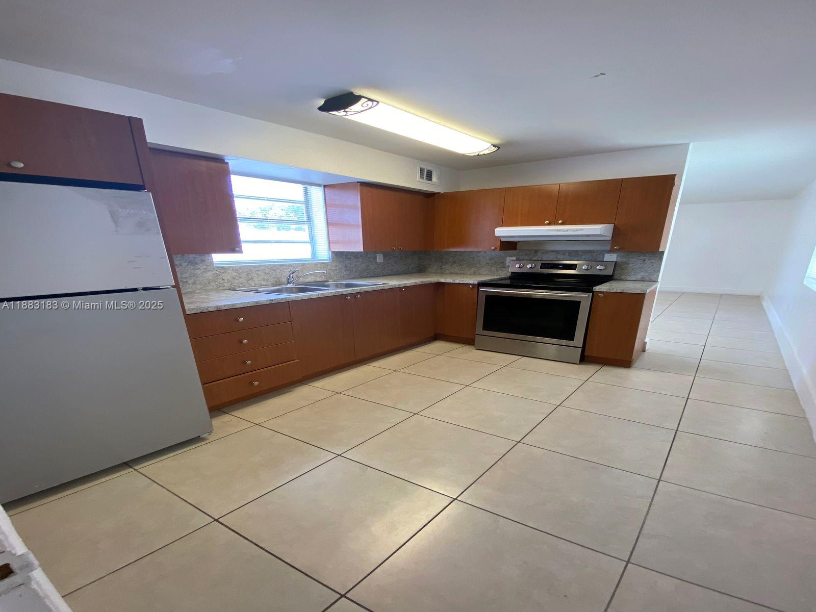 HOLLYWOOD BEACH GARDENS - Residential Income