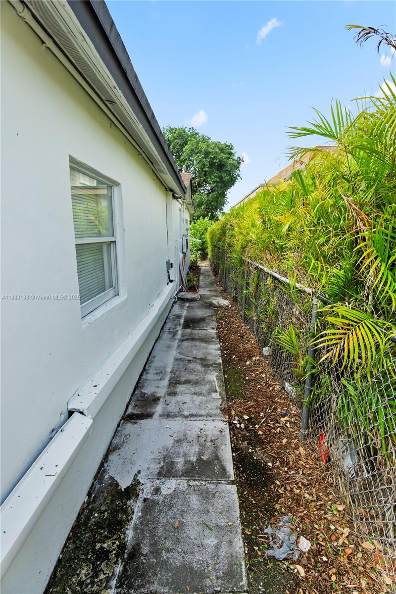 HOLLYWOOD BEACH GARDENS - Residential Income