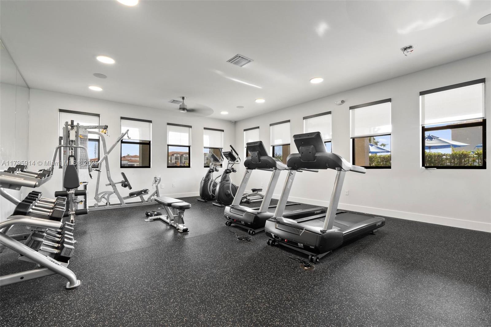 VISTA LAGO - Residential