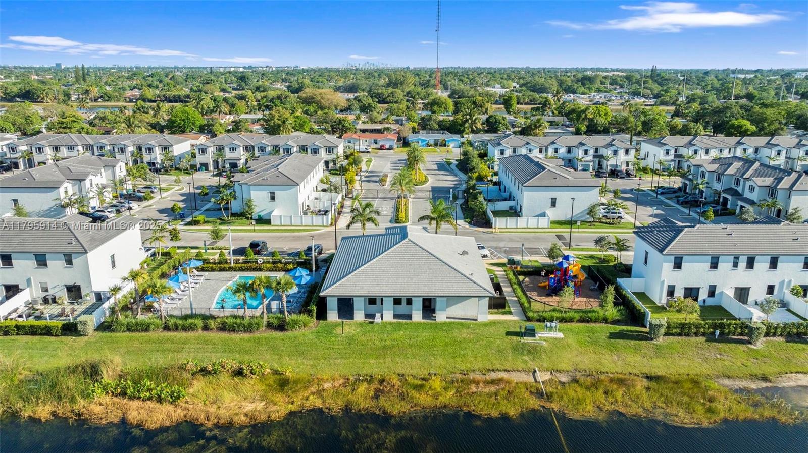 VISTA LAGO - Residential