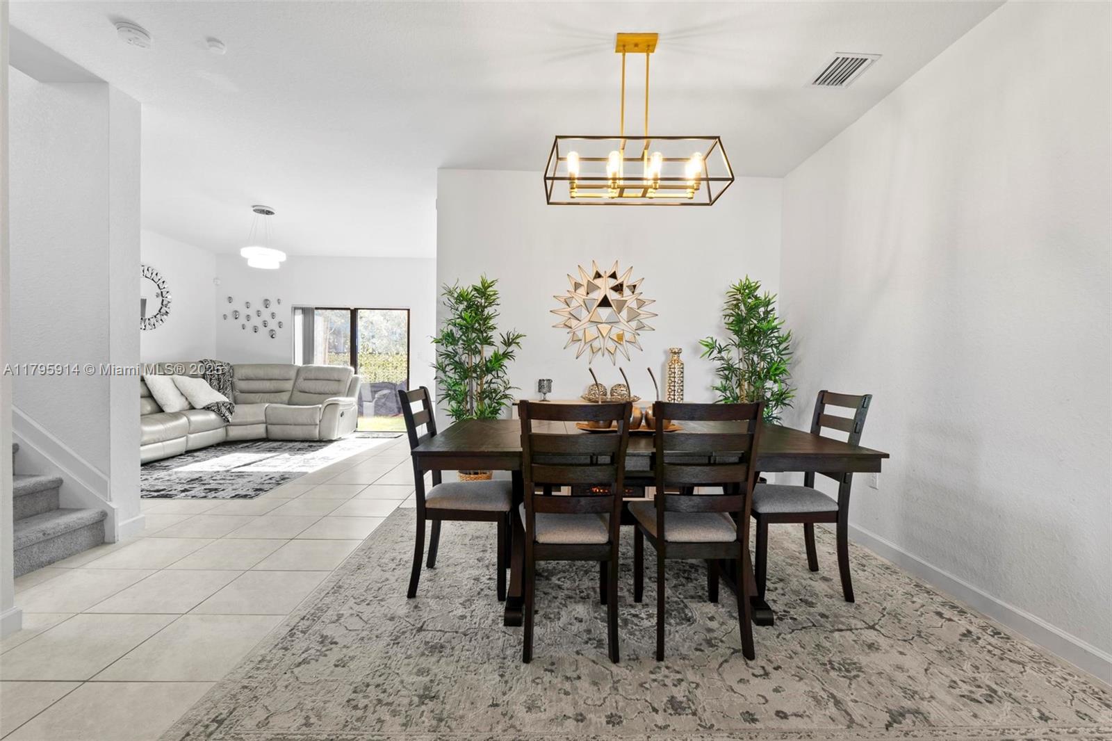 VISTA LAGO - Residential