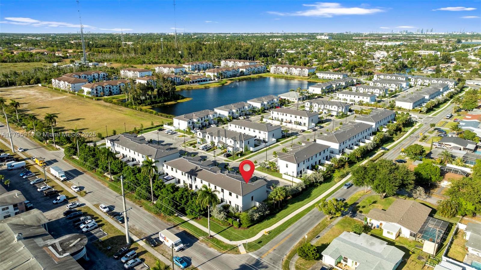 VISTA LAGO - Residential