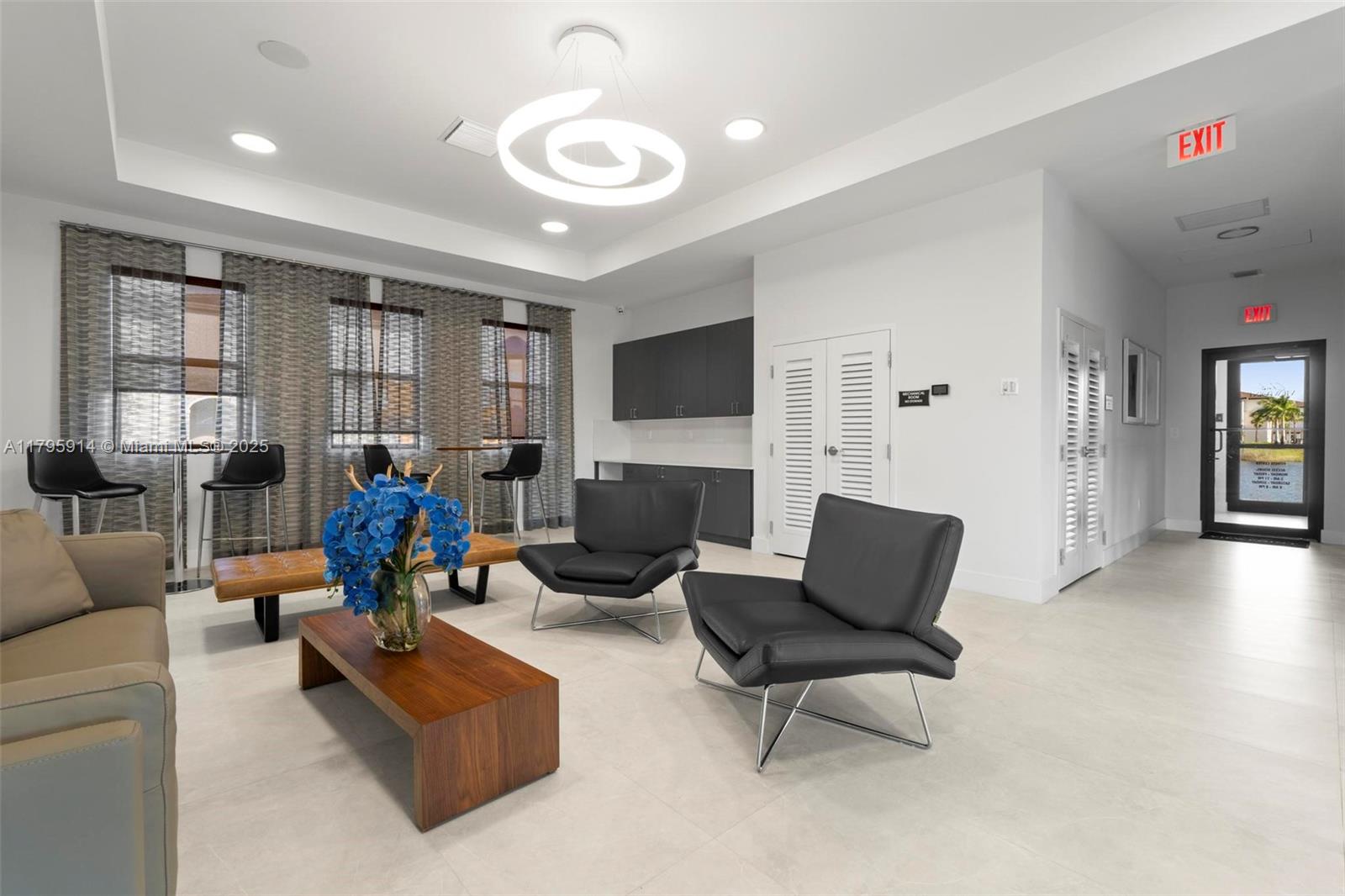 VISTA LAGO - Residential