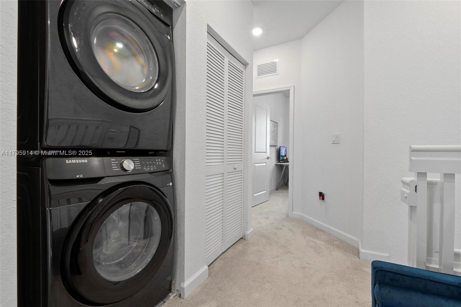 VISTA LAGO - Residential