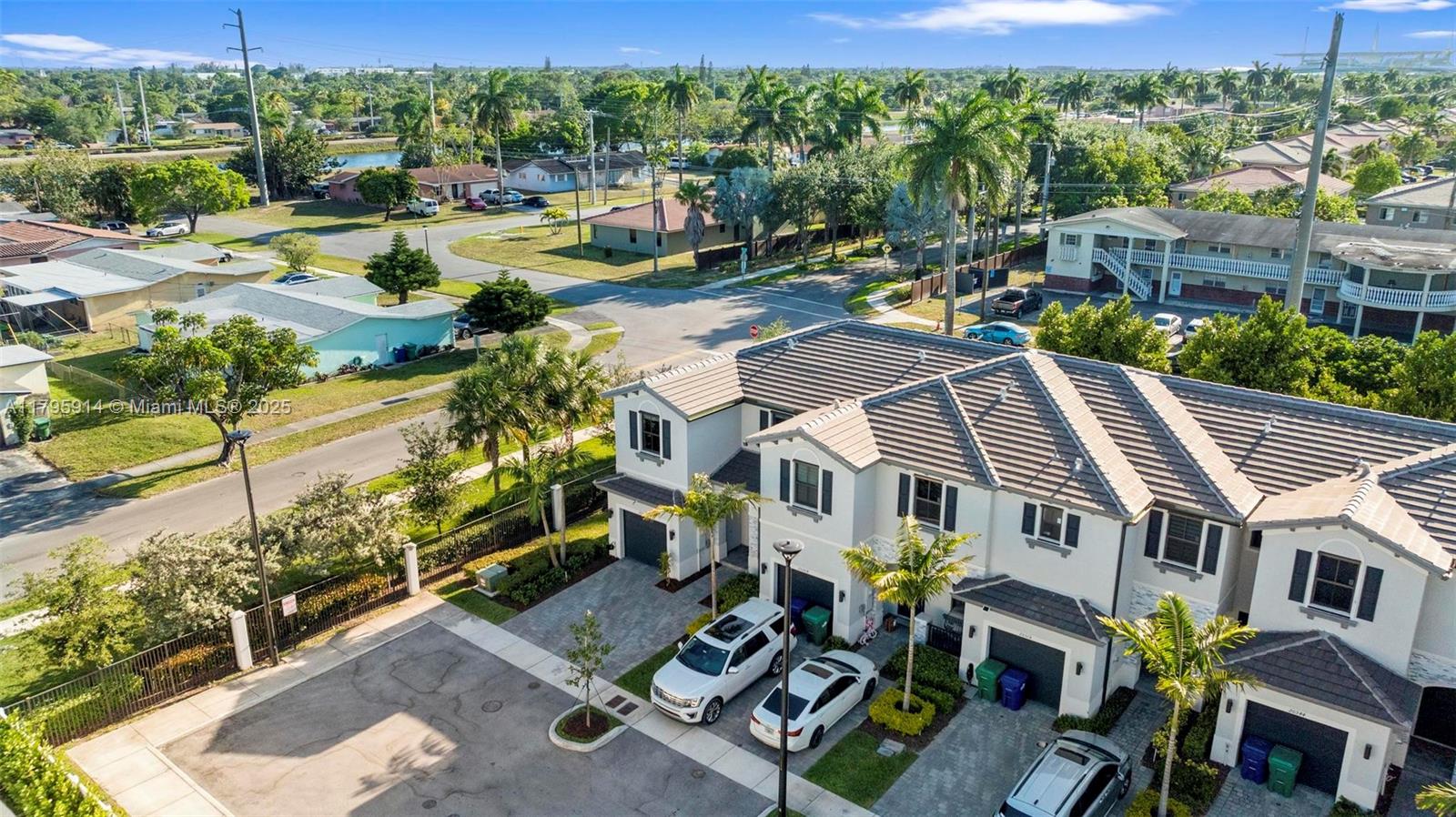 VISTA LAGO - Residential