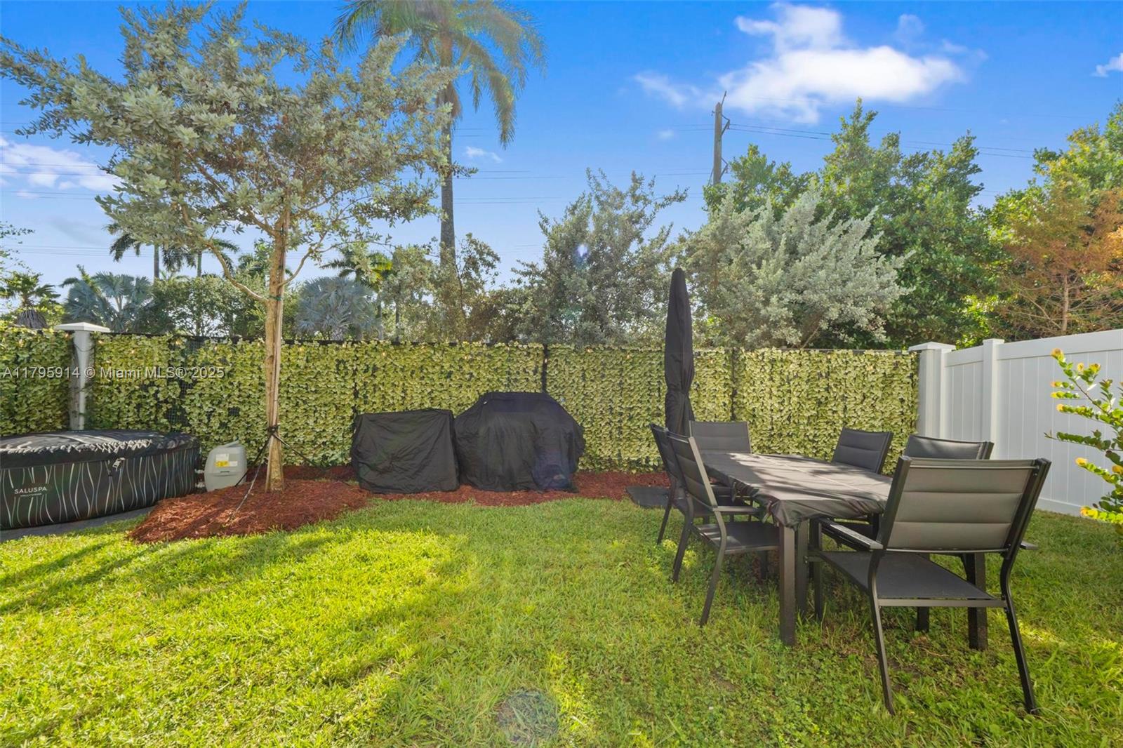 VISTA LAGO - Residential