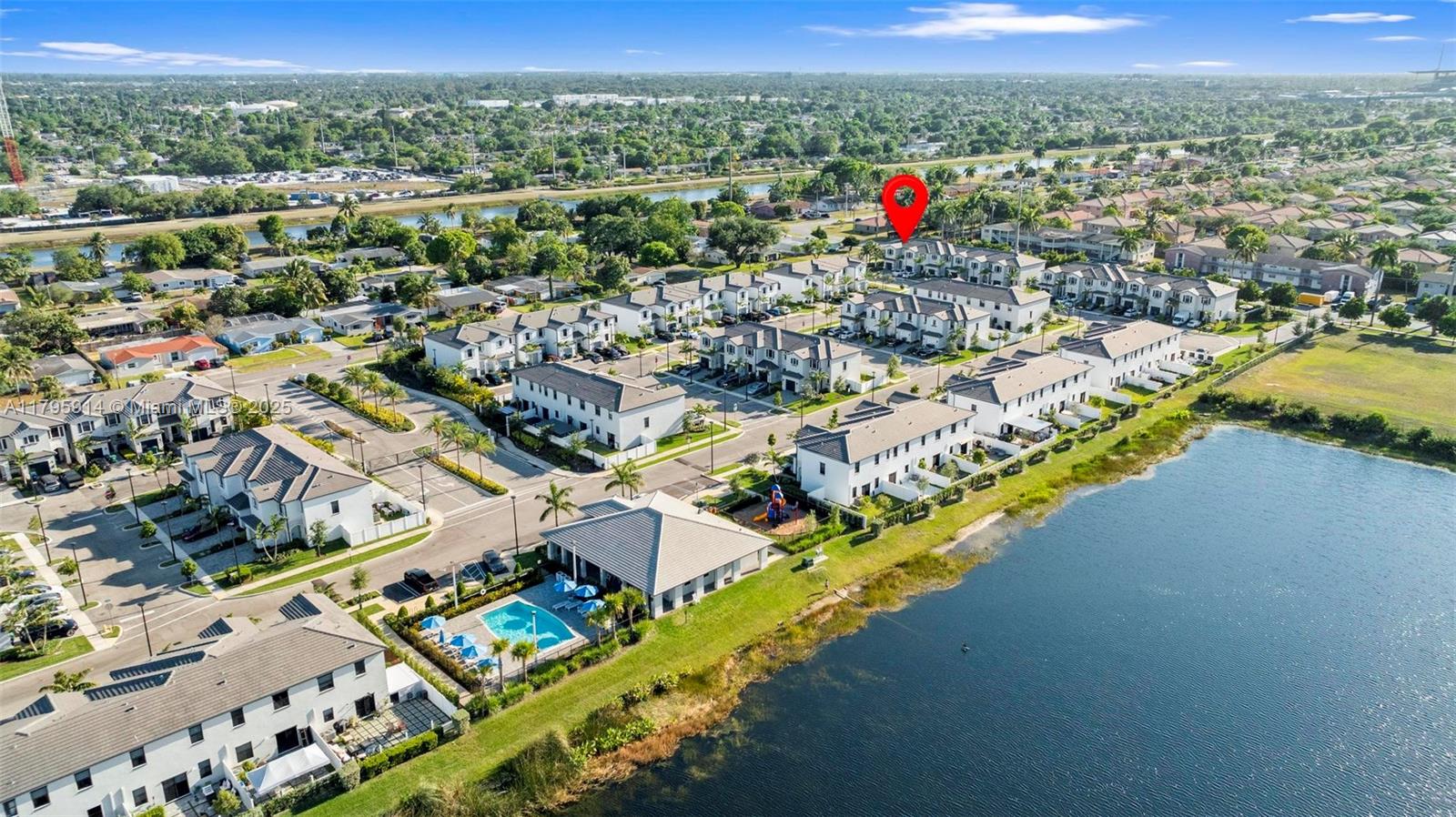 VISTA LAGO - Residential