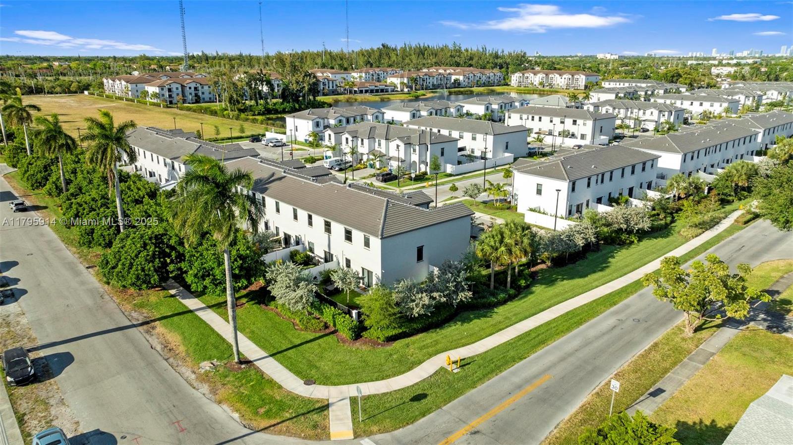 VISTA LAGO - Residential