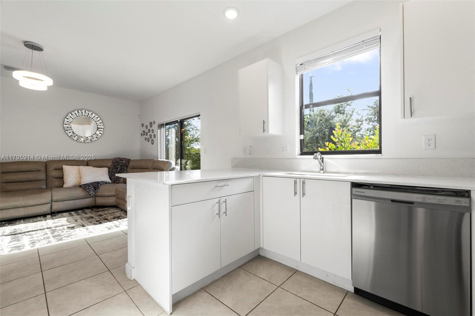 VISTA LAGO - Residential