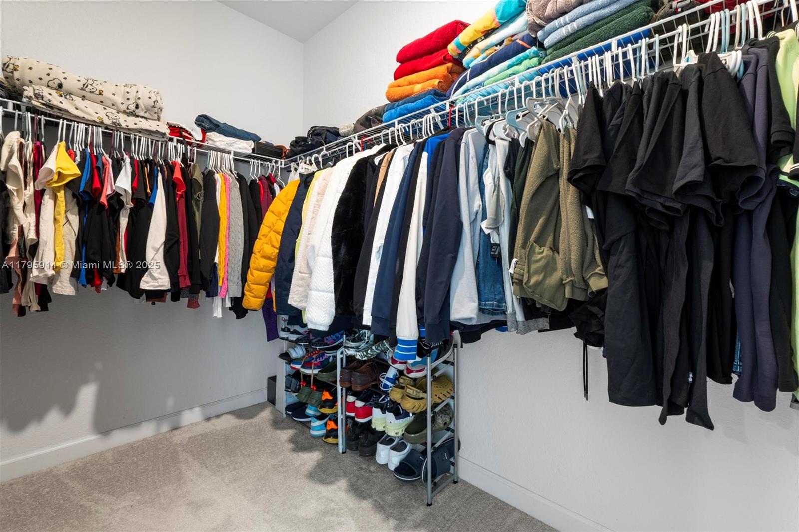 VISTA LAGO - Residential