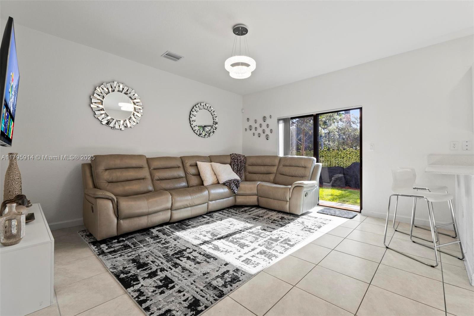 VISTA LAGO - Residential