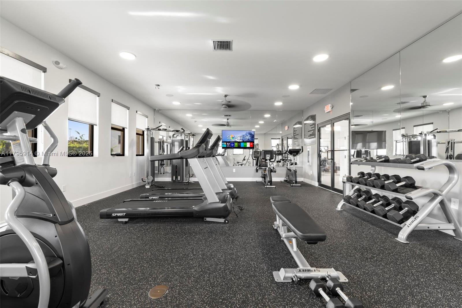 VISTA LAGO - Residential