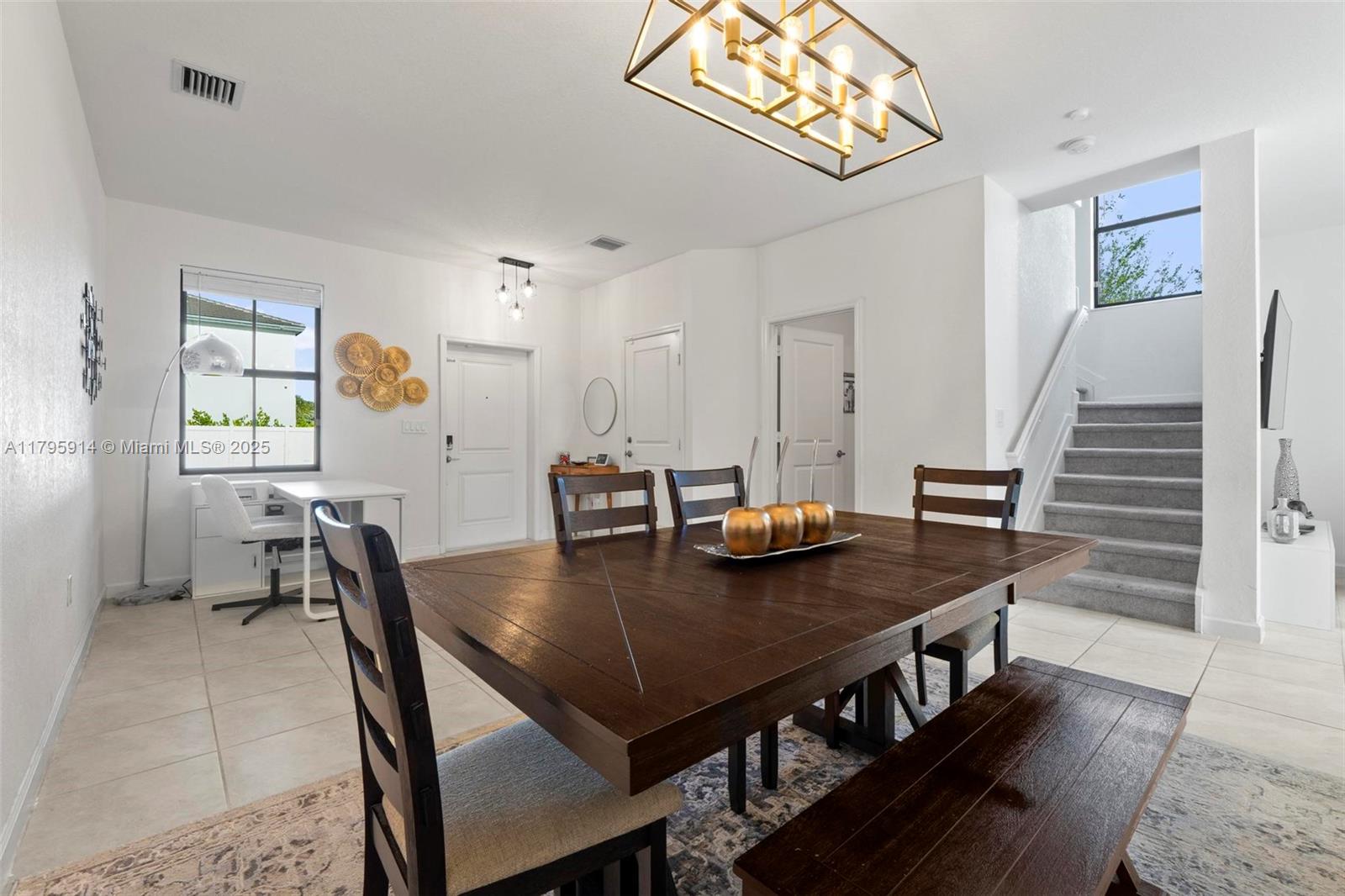 VISTA LAGO - Residential