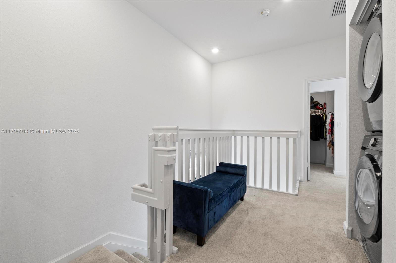 VISTA LAGO - Residential