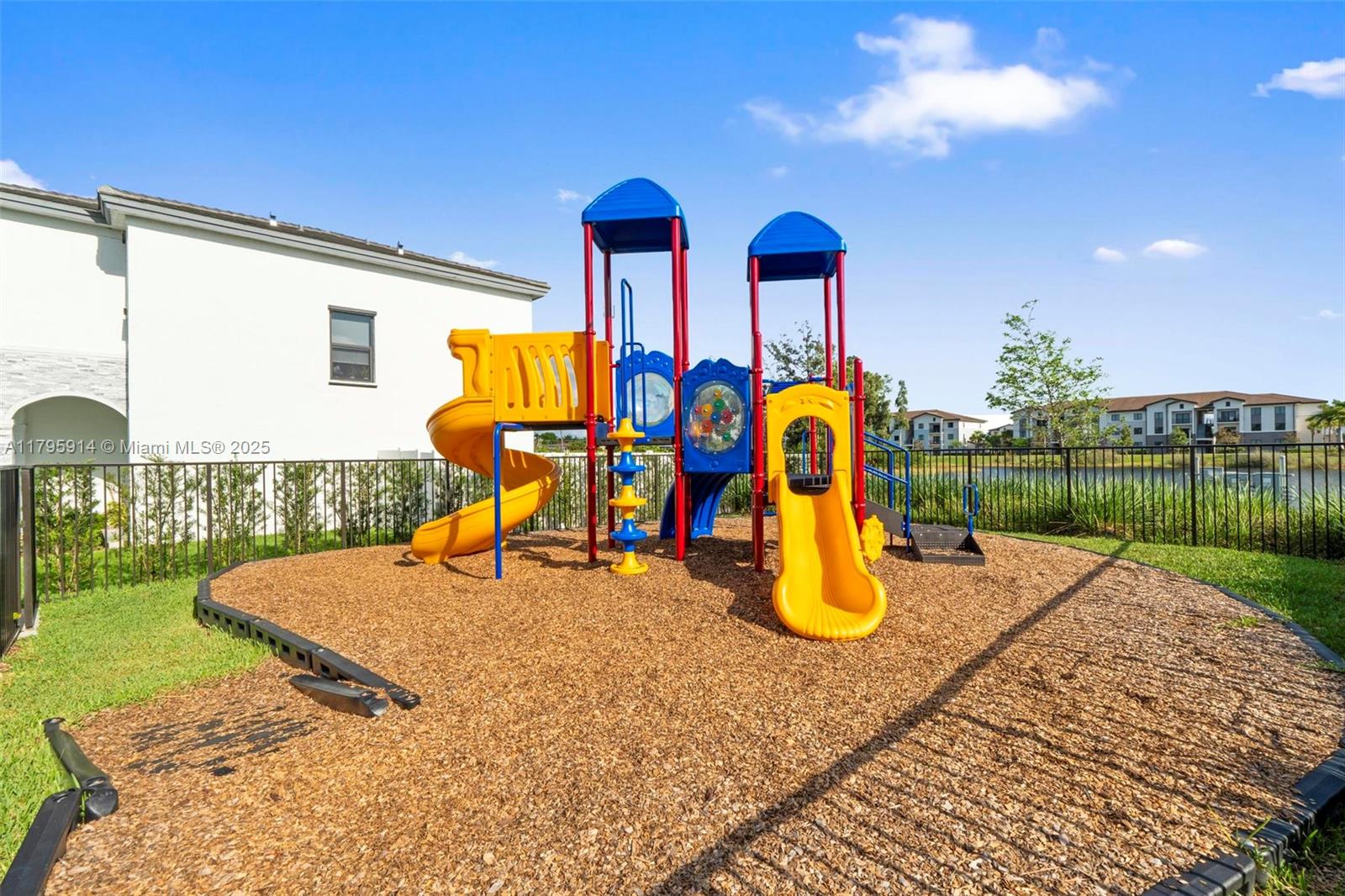 VISTA LAGO - Residential