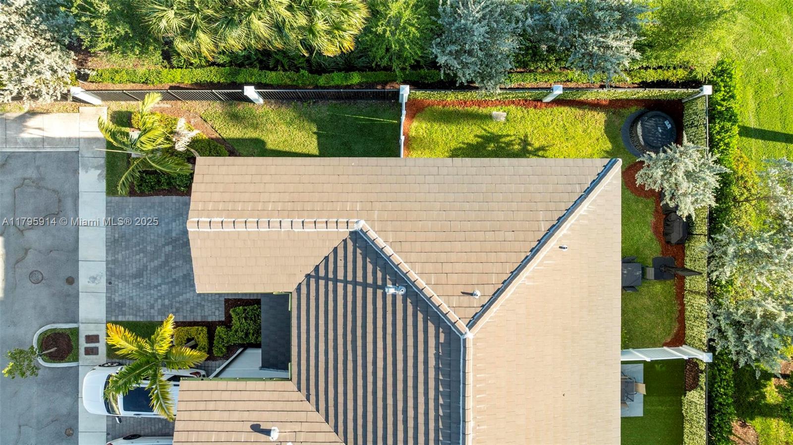 VISTA LAGO - Residential