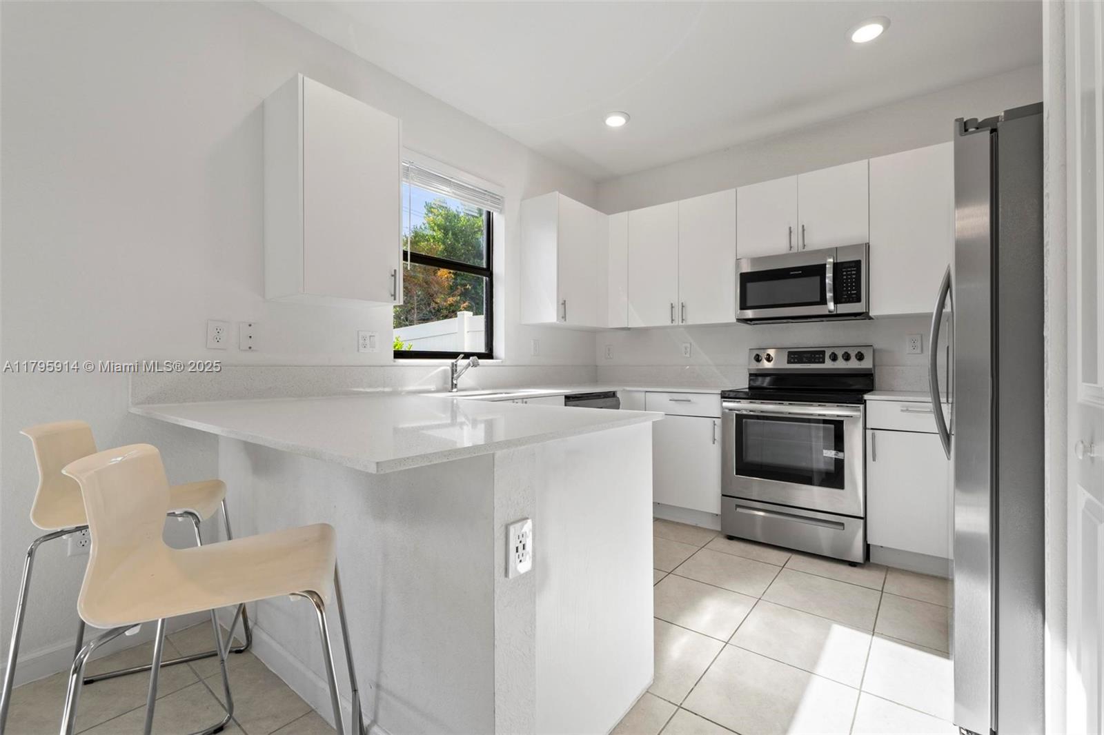 VISTA LAGO - Residential