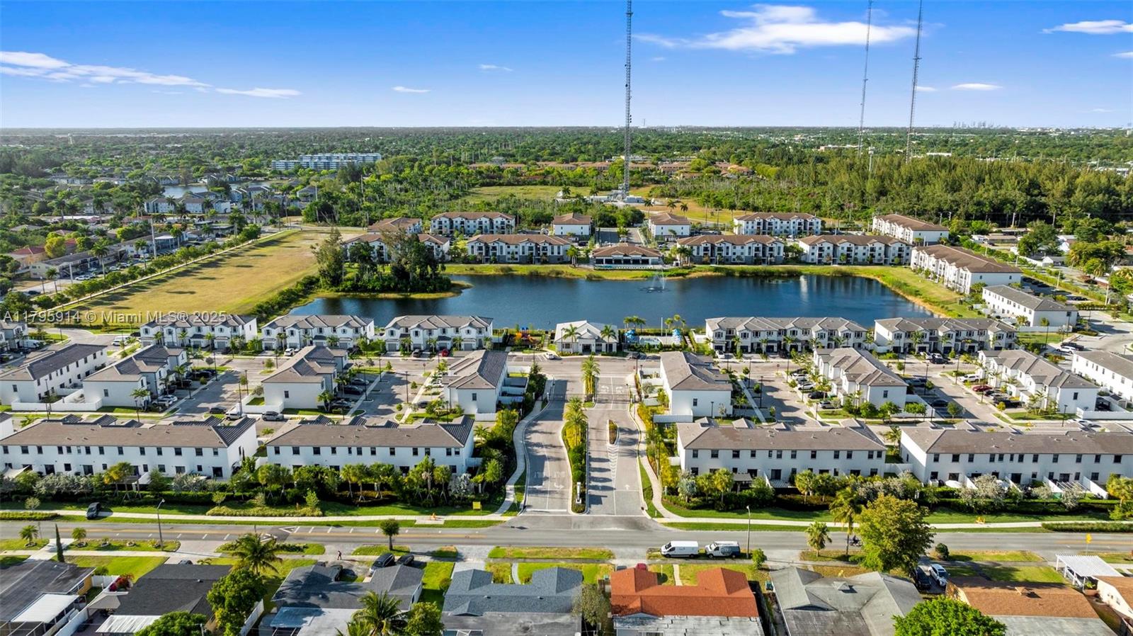 VISTA LAGO - Residential