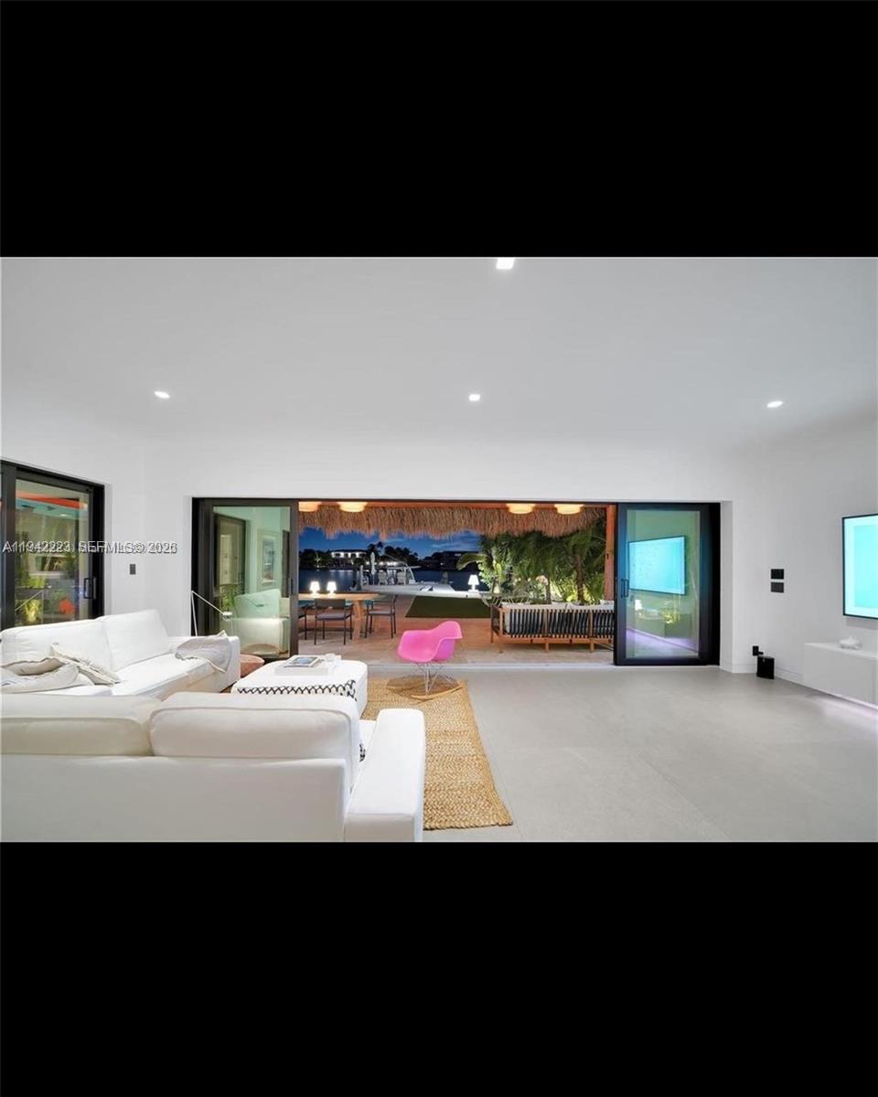 BISCAYNE BEACH-2ND ADDN - Residential